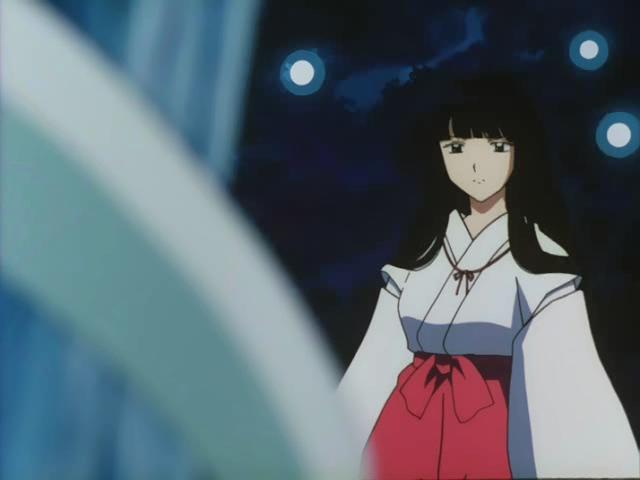 Otaku Gallery  / Anime e Manga / Inu-Yasha / Screen Shots / Episodi / 023 - La voce di Kagome e il bacio di Kikyo / 037.jpg